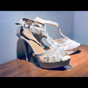 Top Moda Sparkly silver/white heals; size 7.5